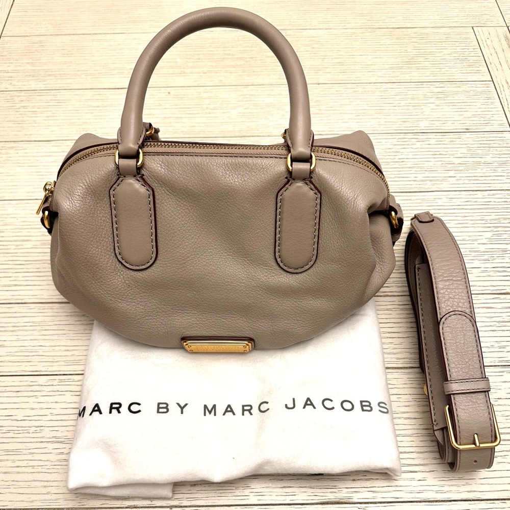 MARC BY MARC JACOBS TOP HANDLE CROSSBODY BAG LEATHER WITH GOLD HARDWEAR